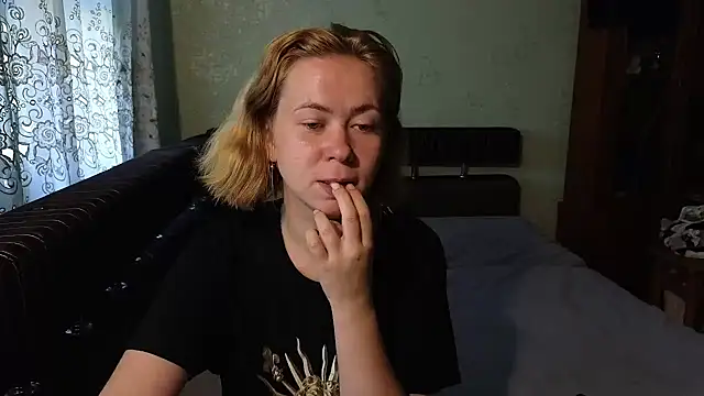 Riley Roo online show from July 15, 6:07 am