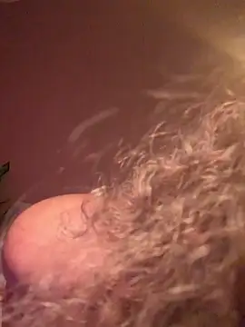 Lianh Benett online show from March 27, 3:52 am