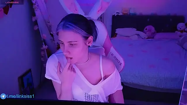 twicewetgirl online show from March 19, 10:41 am