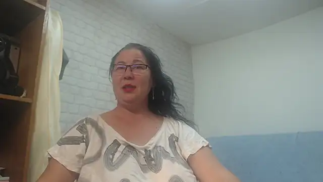 EmmaSquirt online show from November 16, 9:04 pm