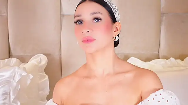 KiraKayleigh1 online show from February 1, 8:18 pm