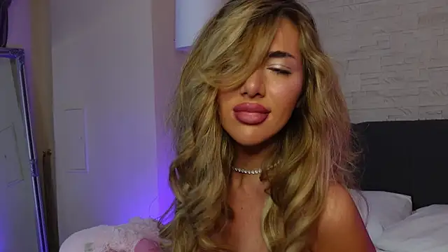 ClaraHazel online show from February 6, 7:01 am