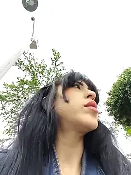 chaymae nah  online show from April 18, 7:07 pm