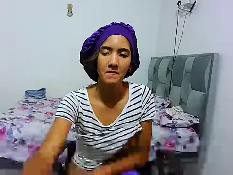 singlemom4 online show from October 17, 7:06 pm