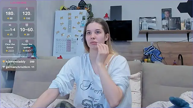 Girl alone home online show from April 10, 6:30 am