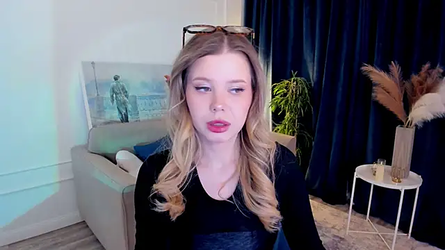 FollowLovee online show from April 6, 6:53 pm