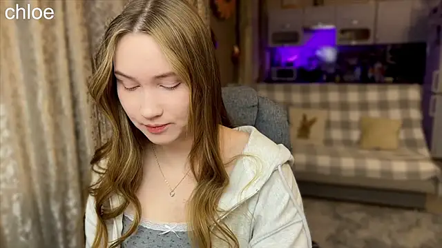 ChloeMillerMeow online show from November 1, 8:35 pm