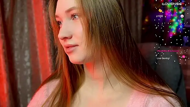 ChloeMillerMeow online show from December 3, 8:00 pm