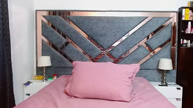 KarlaTesg online show from March 6, 10:54 am