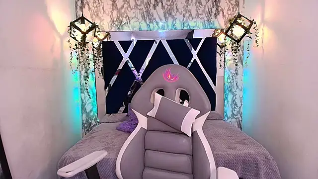 Karla hernandez  online show from October 1, 12:10 pm