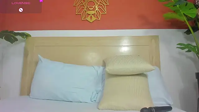 lili cardenas  online show from April 6, 3:17 am