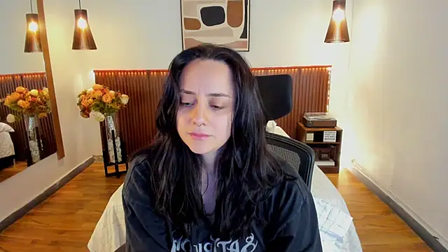 KatherineBond online show from June 26, 7:15 pm