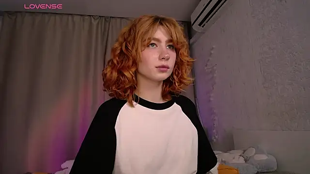 Snapshot of Evaa_Moonn_ chatting on November 1, 7:01 am Evaa Moonn online show from November 1, 7:01 am