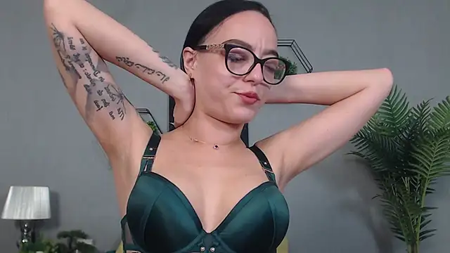 IzabelllNoir online show from May 11, 9:22 am