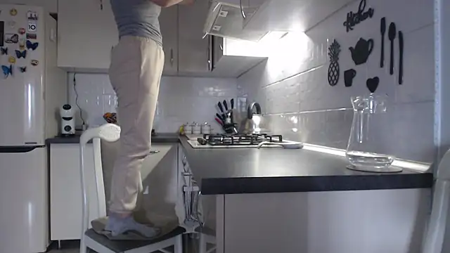  JustmeHere  online show from March 18, 9:14 am