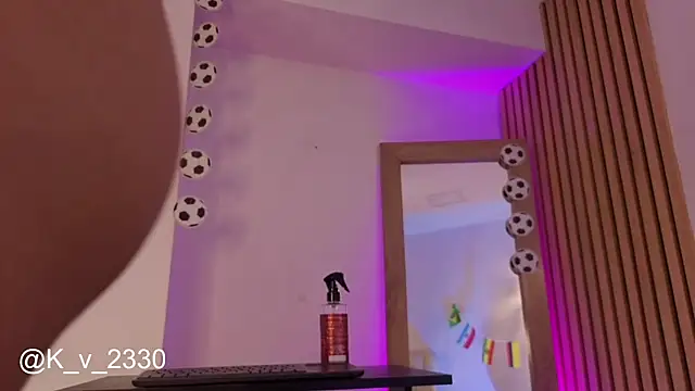 sofiesoft online show from July 7, 7:05 pm