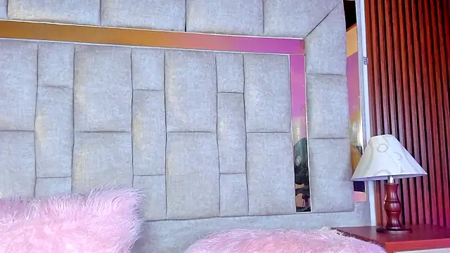 LinnaGardenia online show from February 12, 2:19 pm