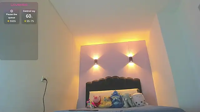 Sofia Clauss  online show from January 8, 4:27 am