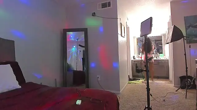 yiauana online show from March 31, 3:50 am