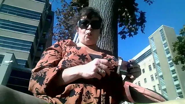 HeyyImHarlowe online show from September 30, 7:52 pm