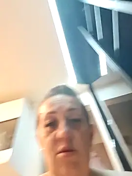 AvaLloyd online show from April 11, 3:01 am