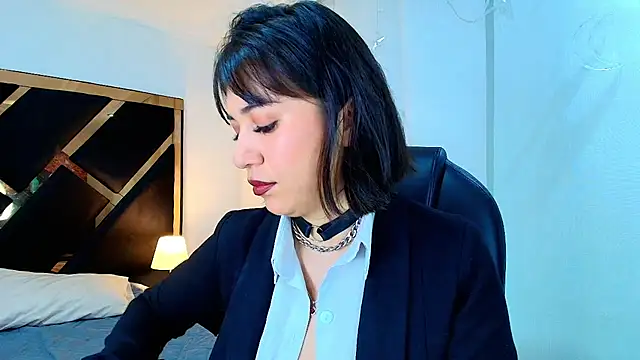 lina bedoya  online show from March 11, 11:58 am