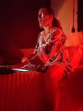 SelenaHouston online show from February 6, 5:11 am