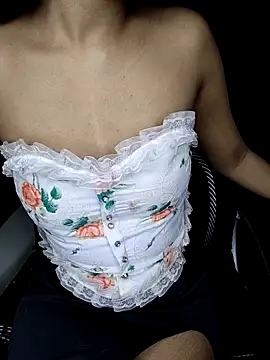 Snapshot of Leeeezzzz_roy chatting on September 25, 6:06 pm Leeeezzzz roy online show from September 25, 6:06 pm