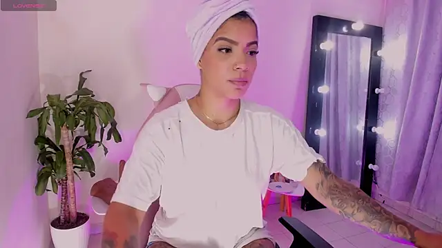 EmmaRusellx online show from April 16, 9:39 pm