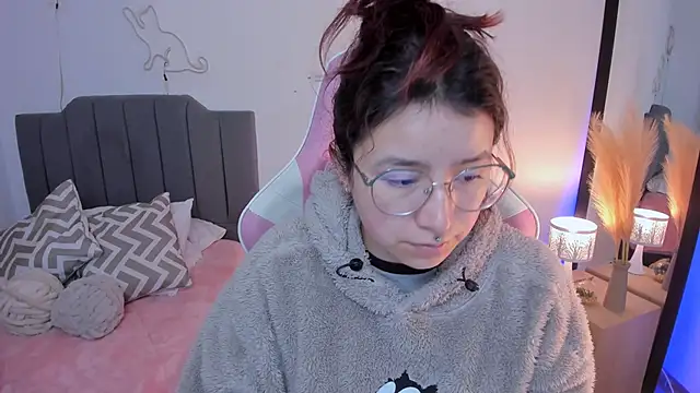 Amy joones online show from April 9, 11:15 am