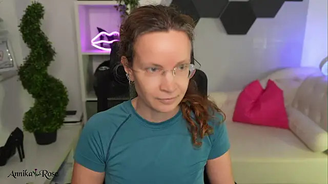 AnnikaRose online show from February 4, 1:03 pm
