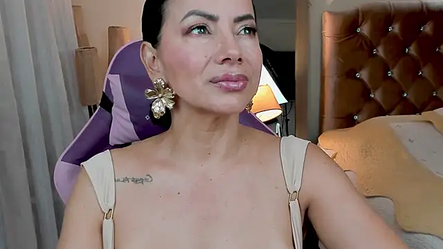 veronika naughty online show from November 7, 3:17 pm