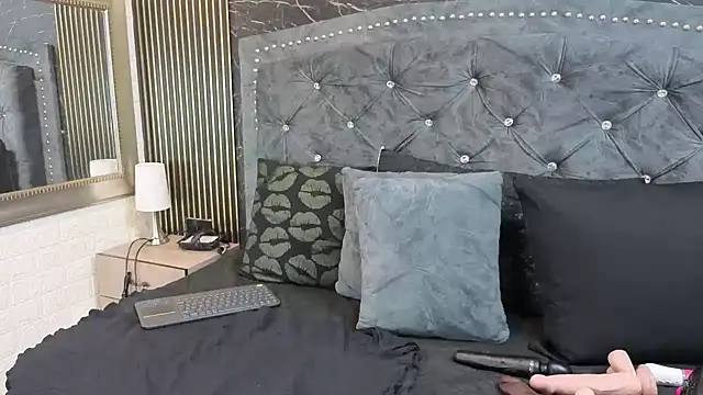 charlotte  G online show from March 17, 11:25 am