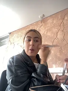 Miabonnett  online show from November 26, 12:28 pm