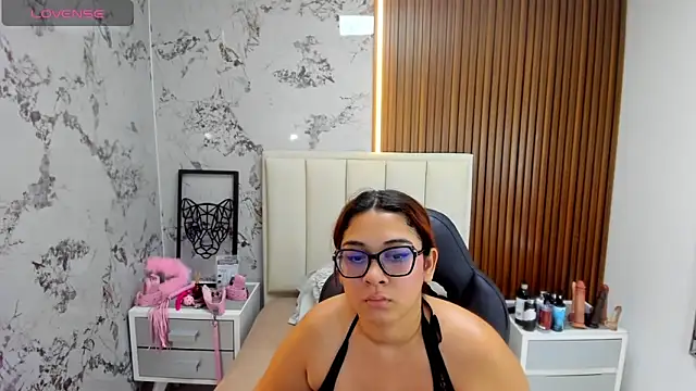 MADISON ROWAN1 online show from September 9, 3:06 am