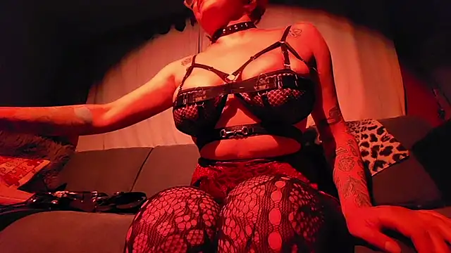 estivalia xxx online show from April 13, 4:03 am