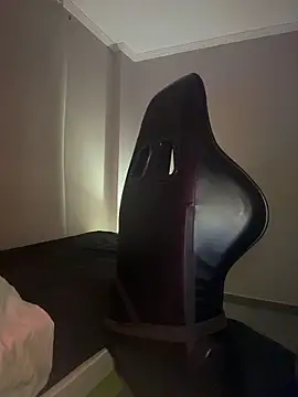 MisFrekcles  online show from April 10, 8:31 am