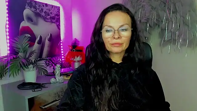 HelenLuxx online show from February 10, 5:16 pm