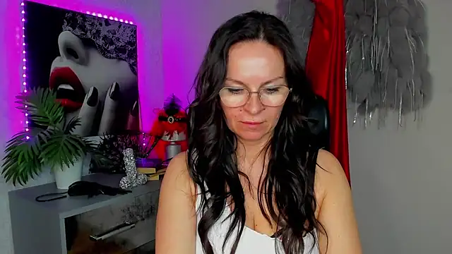 HelenLuxx online show from March 19, 5:17 pm