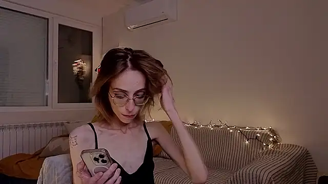 amber quell here online show from November 30, 5:50 pm