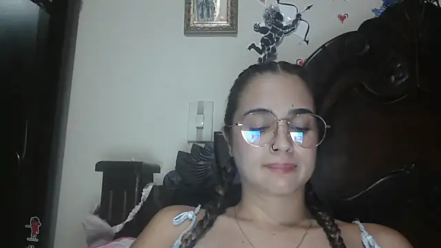 trianabell online show from February 2, 1:37 am