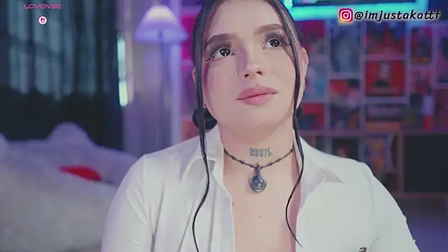 sensualkattt online show from March 28, 1:10 pm