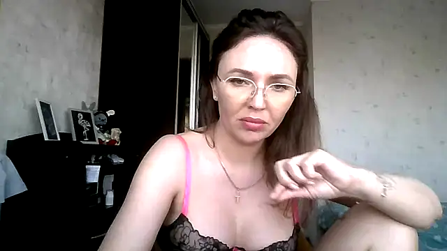 AngelinaLove28 online show from April 1, 9:32 am