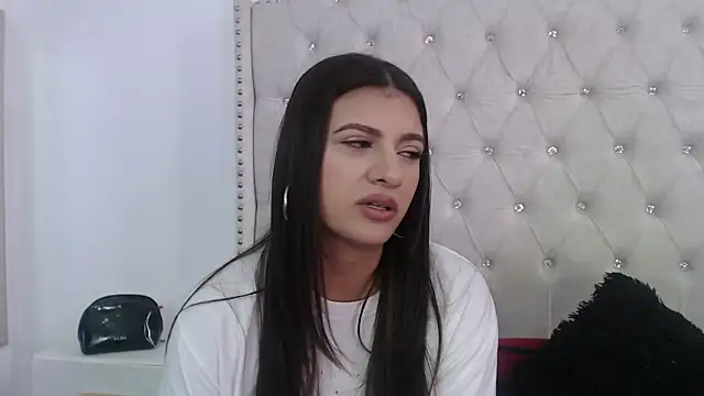 Abril Squirt online show from February 13, 10:11 pm