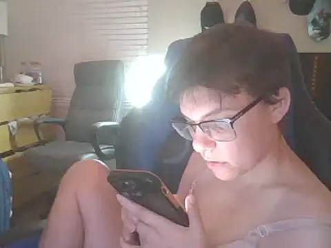 KaliSnow199623 online show from December 2, 7:10 am