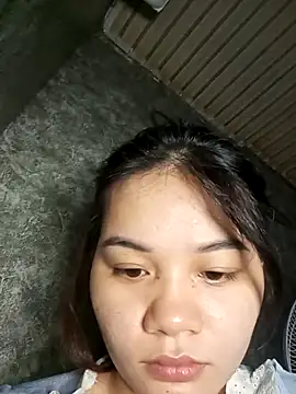 Ngoc-Trinh online show from April 11, 4:54 pm