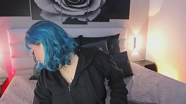 sofi bakerr online show from December 3, 12:07 pm