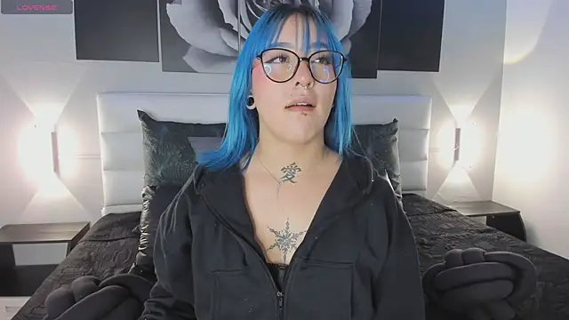 sofi bakerr online show from December 22, 11:35 am