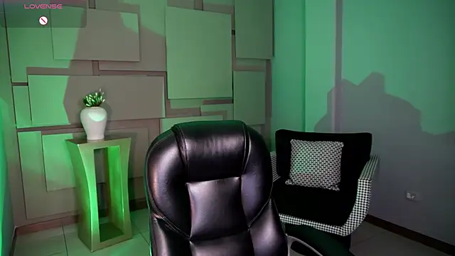 AliceHarper  online show from April 14, 10:21 pm