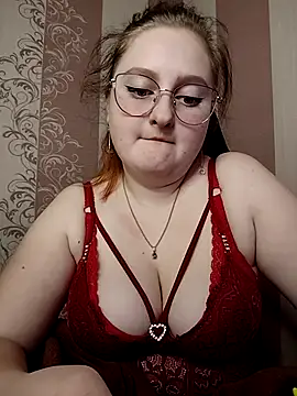 WhiteBellaX online show from May 4, 8:45 pm